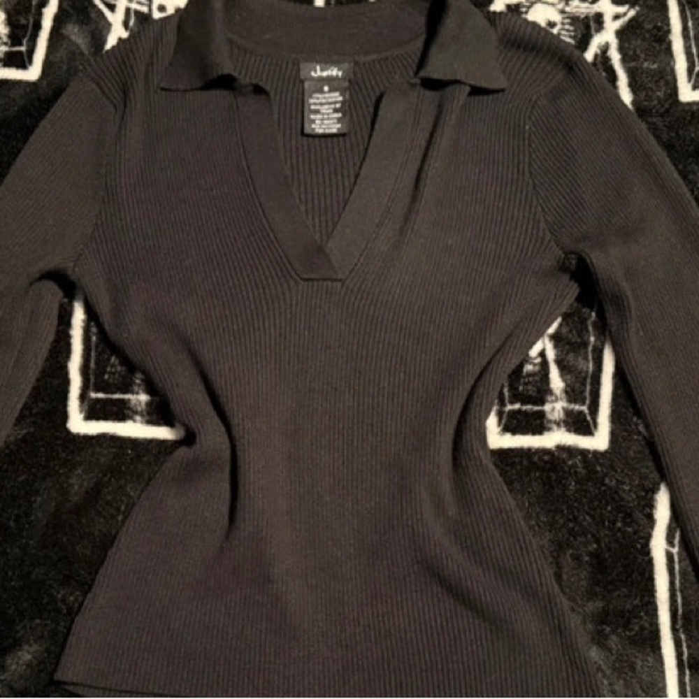 justify black long sleeve collared v-neck